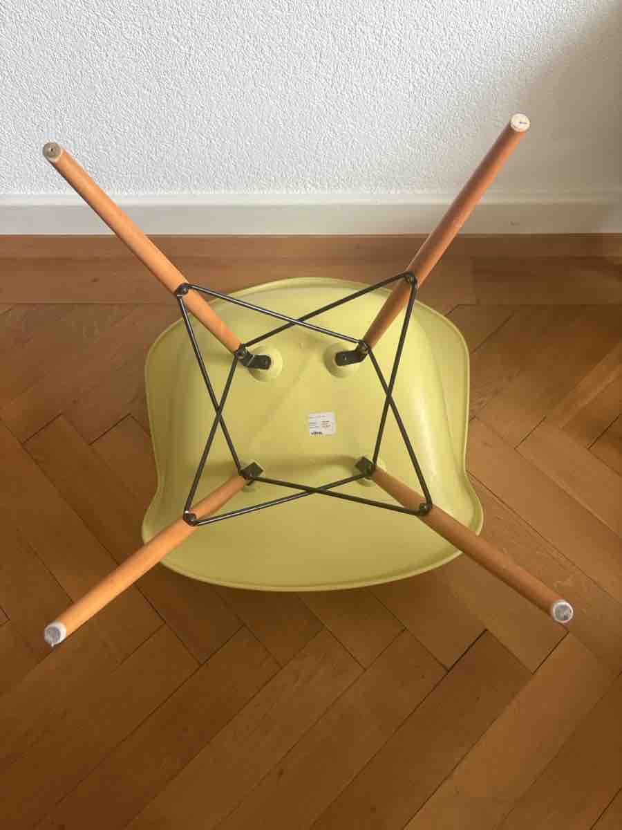 Vitra Sedie: Chaise design Eames en plastique, couleur jaune – Nuovo (secondo la descrizione) da Bern venduto da GabrielleHe 1