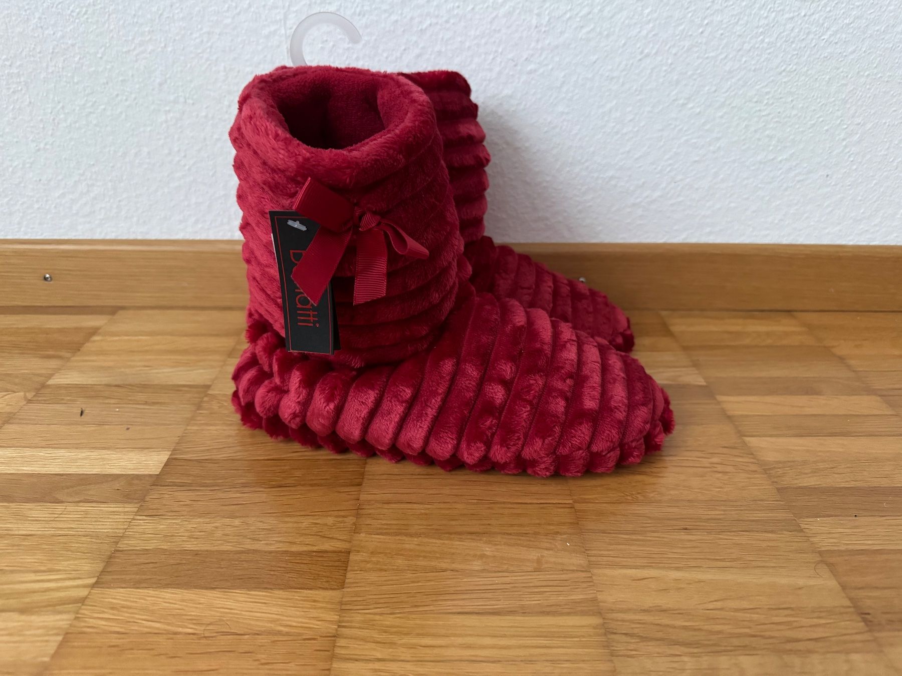 Scarpe da donna: Kuschelige Hausschuhe Gr. 39 NEU! – Nuovo e nell'imballaggio originale da Jona venduto da Good_luck1_