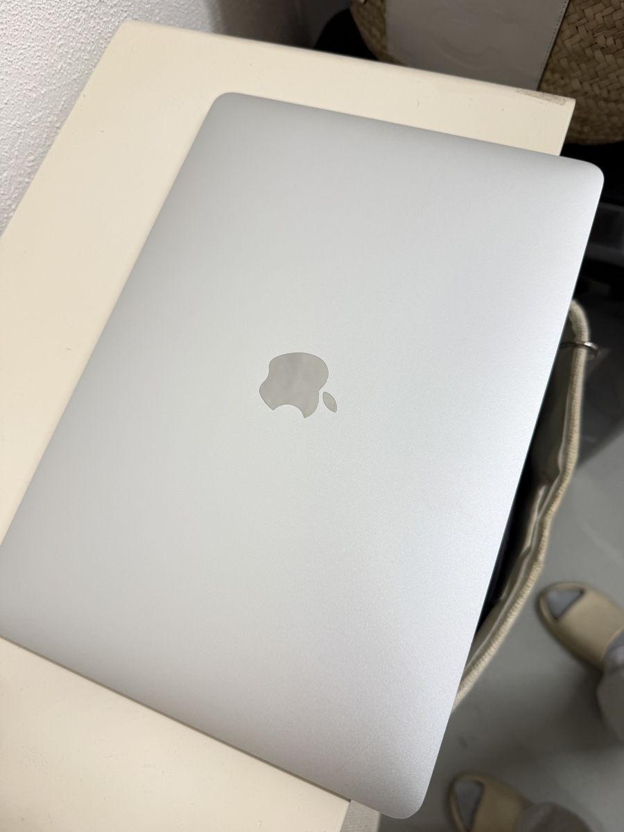 Apple Notebooks: MacBook Pro 13” mit Touch Bar – Defekt (Display) – Defekt aus Niederwil AG von Elisa_Mrs