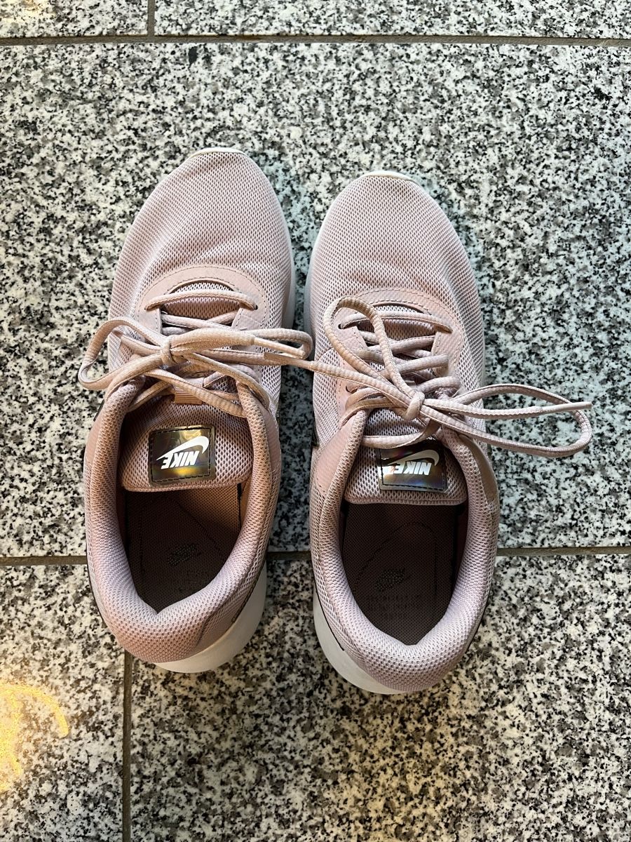 Nike Scarpe da donna: Nike Tanjun Sneaker rosa – Usato da Densbüren venduto da Powpow 4
