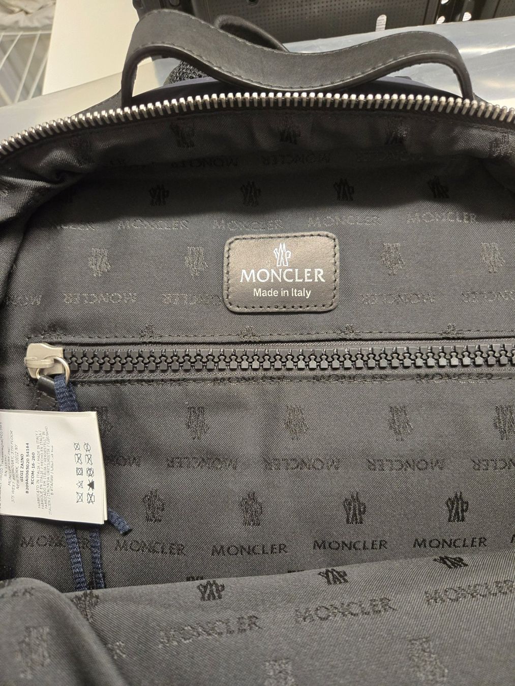 Moncler Zaini: Moncler Rucksack Blau Neu – Nuovo (secondo la descrizione) da Küsnacht ZH venduto da LuxuryBroker 3