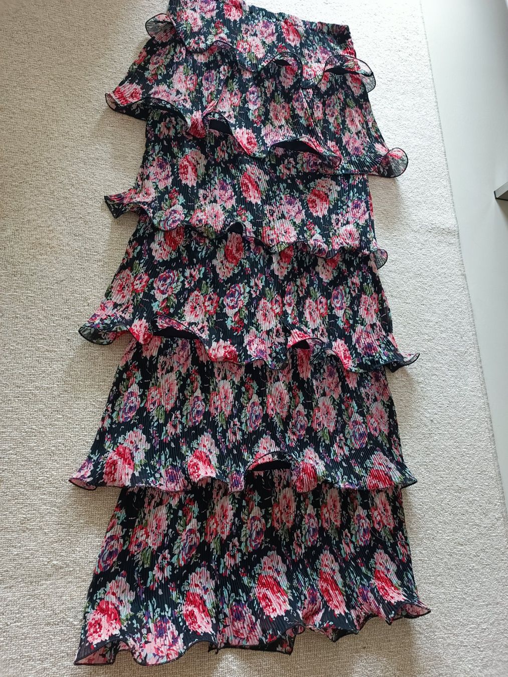 Kleider: Trägerloses Maxi-Blumenkleid mit Rüschen L – Gebraucht aus Wallisellen von C_DM