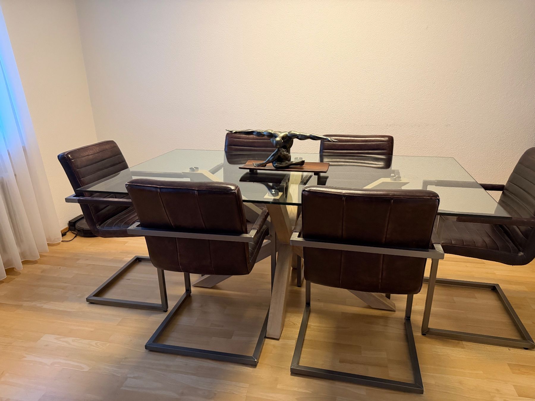 Pfister Chaises: 6 echtleder stühle – D'occasion à Wettingen par Fitoria