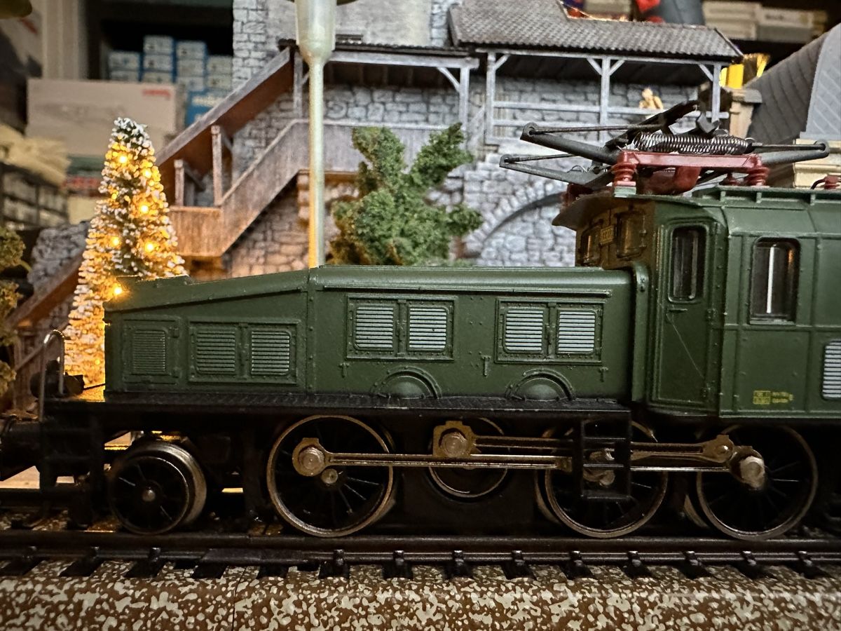 Märklin Modellini di ferrovie: Märklin 3056 SBB Ce 6/8 III – Usato da Lupsingen venduto da New-Haven 1
