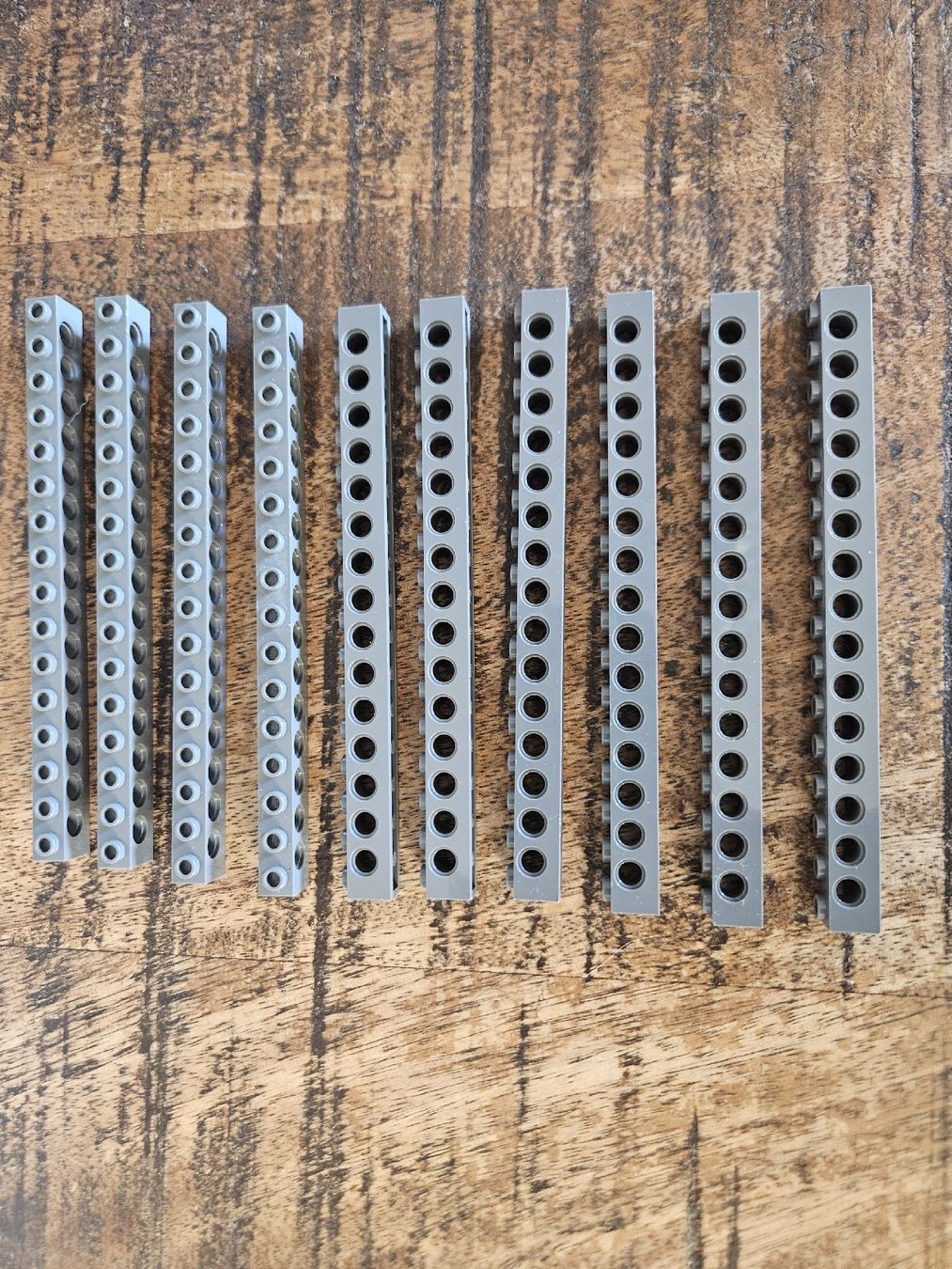 Lego Kit di costruzioni: lego 3703 lot de 10 pièces Light Bluish Gray Technic, – Usato da Confignon venduto da Ecrofigs 1