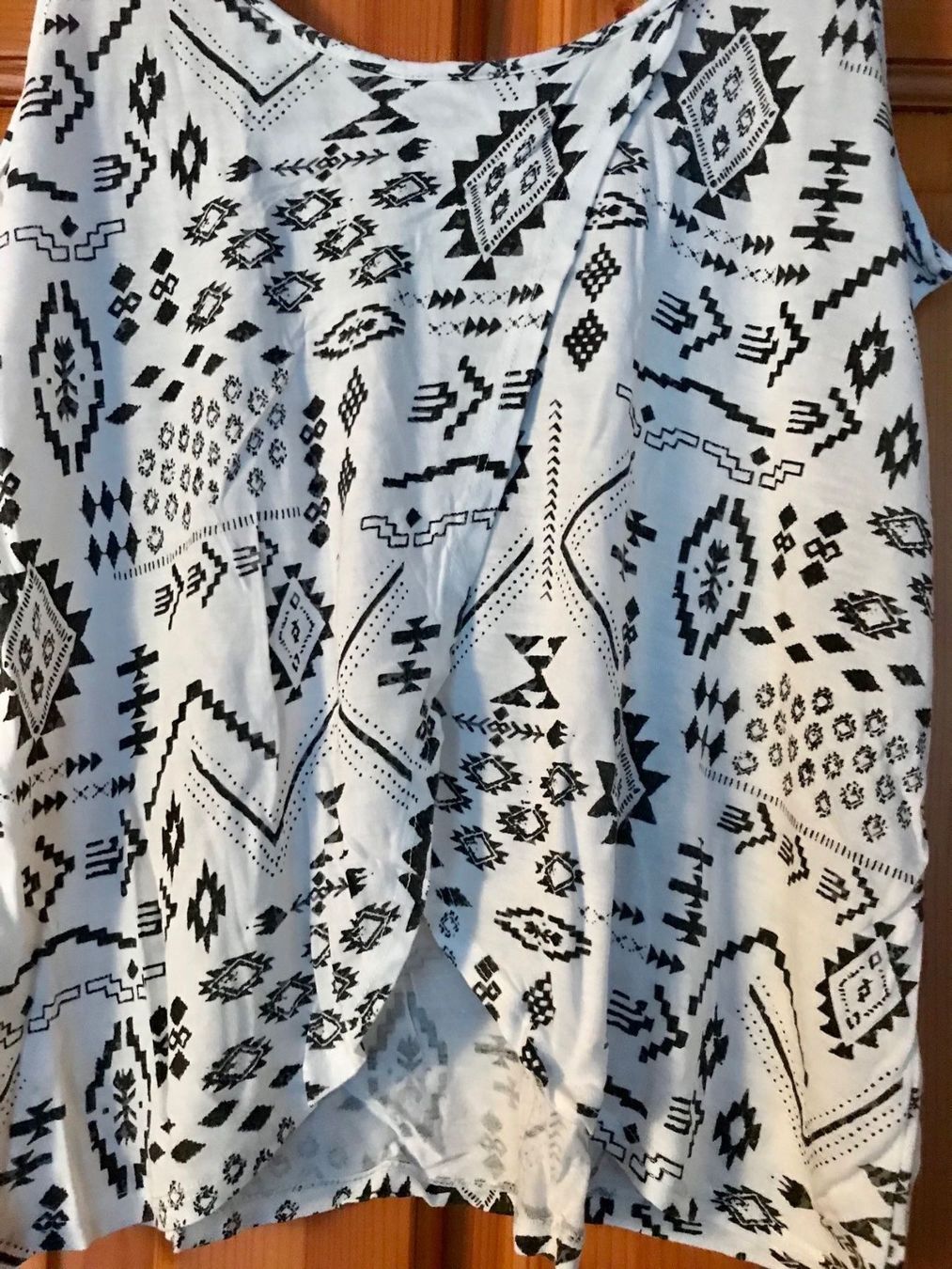 Top: CHICORÉE TOP WEISS MIT SCHWARZEM MUSTER - GRÖSSE XS – Usato da Buchs AG venduto da fischli610 1