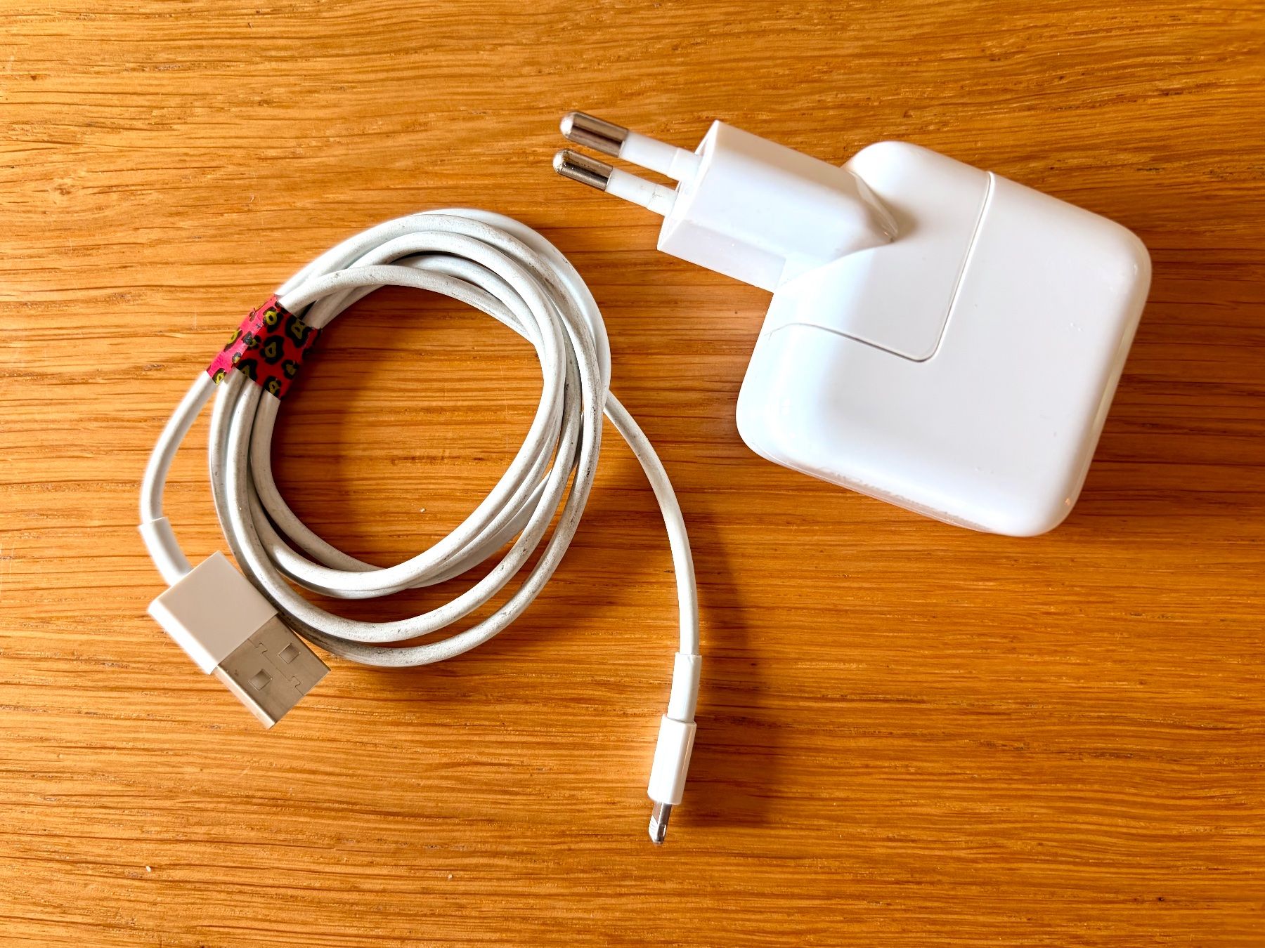 Apple Cavi: Apple USB Ladegerät weiss, Ladekabel USB-A auf Lightning – Usato da Bern venduto da Empe76