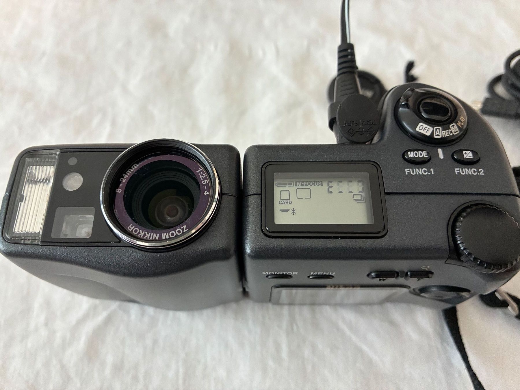 Nikon Appareil photo: Digitalkamera Nikon Coolpix E990 mit Kabeln – Défectueux à Döttingen par zha_xh2w 3