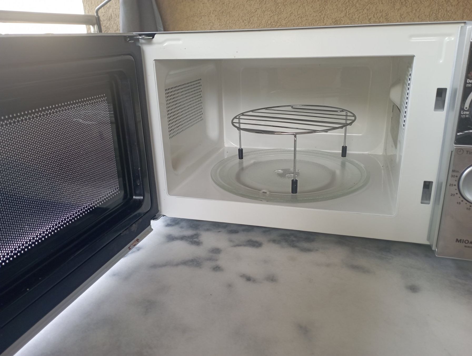 Mio Star Elettrodomestici da cucina: Microwelle MIOSTAR Wave 100 – Usato da Bern venduto da Miacis 2