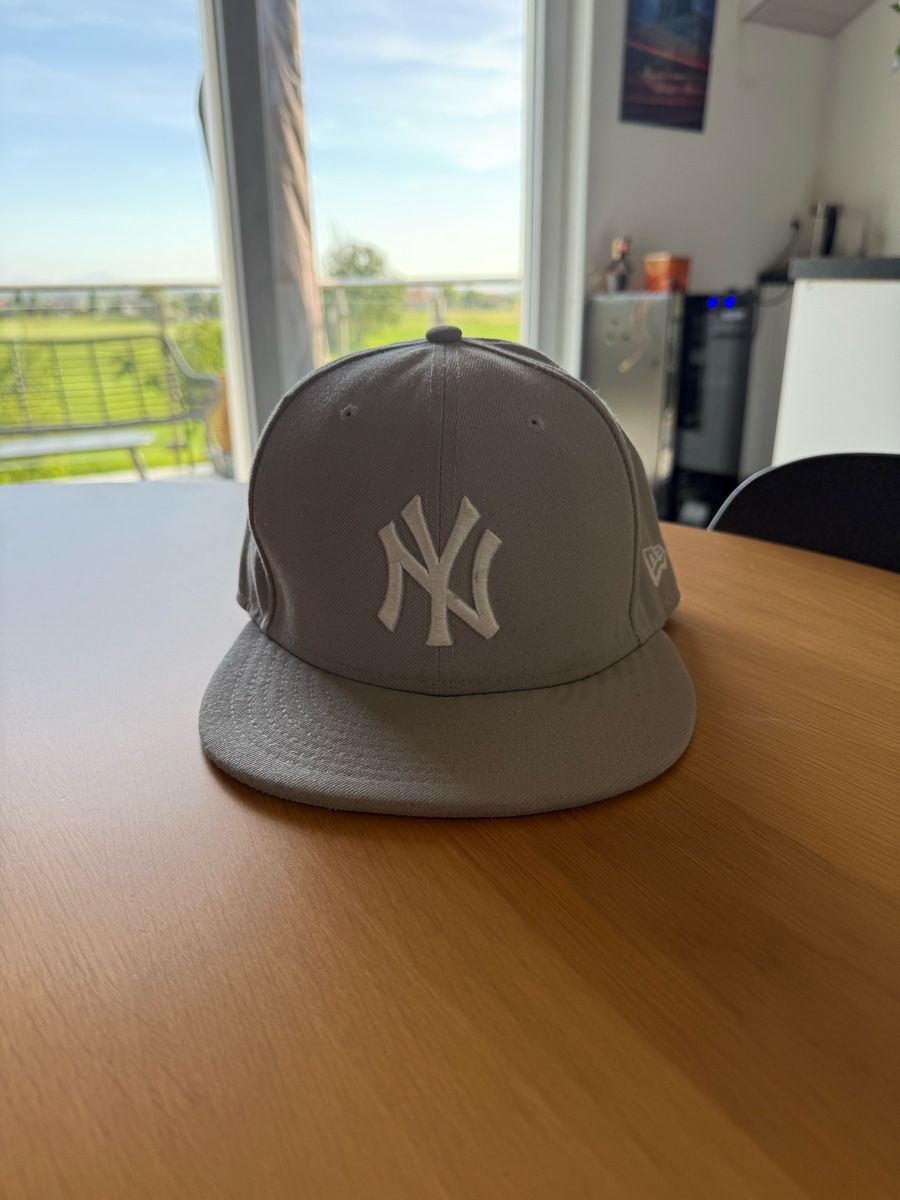 New Era Copricapi, berretti & cappellini: Casquette New Era – Usato da Villars-le-Terroir venduto da ale_c79d