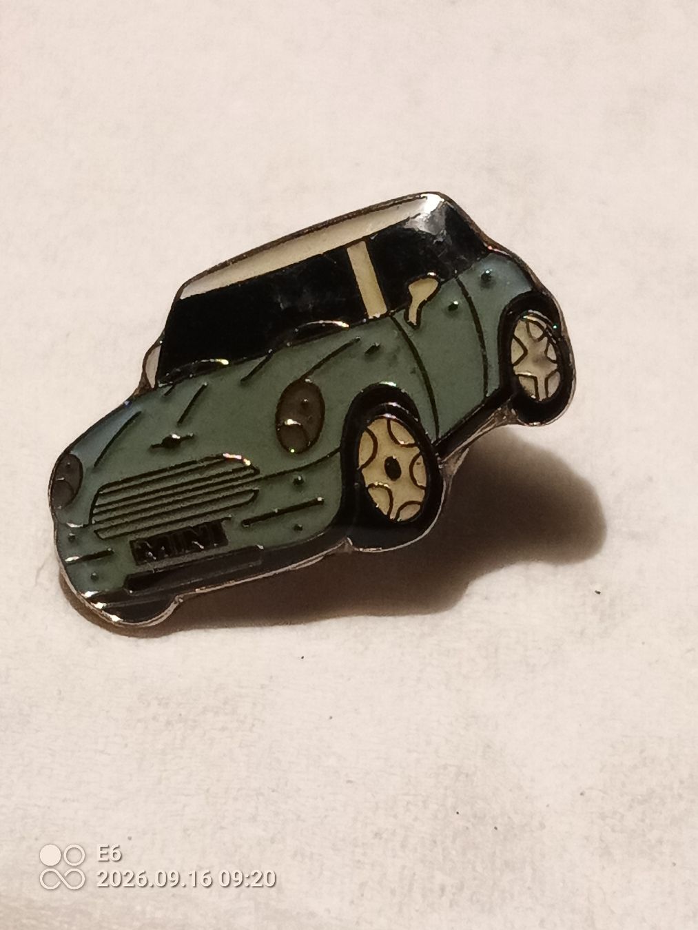 Mini Plaketten & Abzeichen: Pin Mini – Gebraucht aus Zürich von Mitzi6