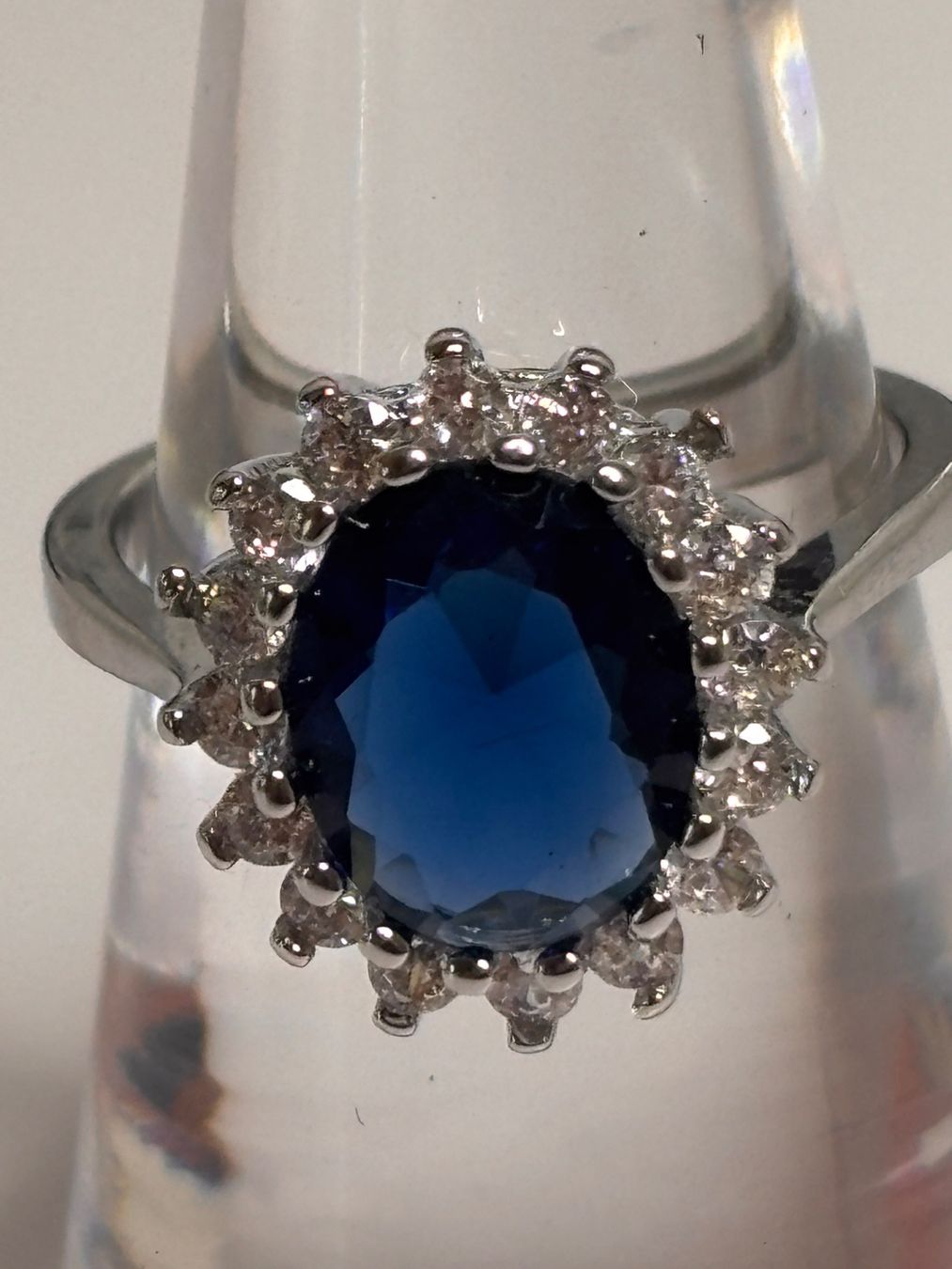 Anelli: Bague saphir et halo de brillants – Nuovo (secondo la descrizione) da Lausanne venduto da mel2dreams
