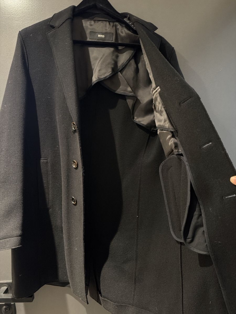 Hugo Boss Cappotti: Schwarzer BOSS Wollmantel, Grösse 50 – Nuovo (secondo la descrizione) da Obersaxen venduto da jen_6dnw 1