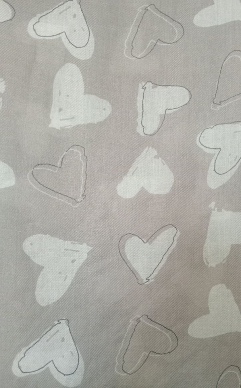 Foulard & Sciarpe: Accessorize Schal Grau mit Herz-Print & Pinkem Rand – Usato da Allschwil venduto da Evgeniia78 1