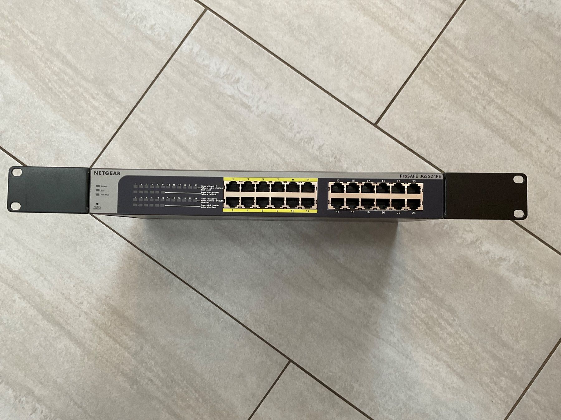 Netgear Hubs & Switches: NETGEAR ProSafe JGS524PE Plus Switch  with PoE – Gebraucht aus niederlenz von  1
