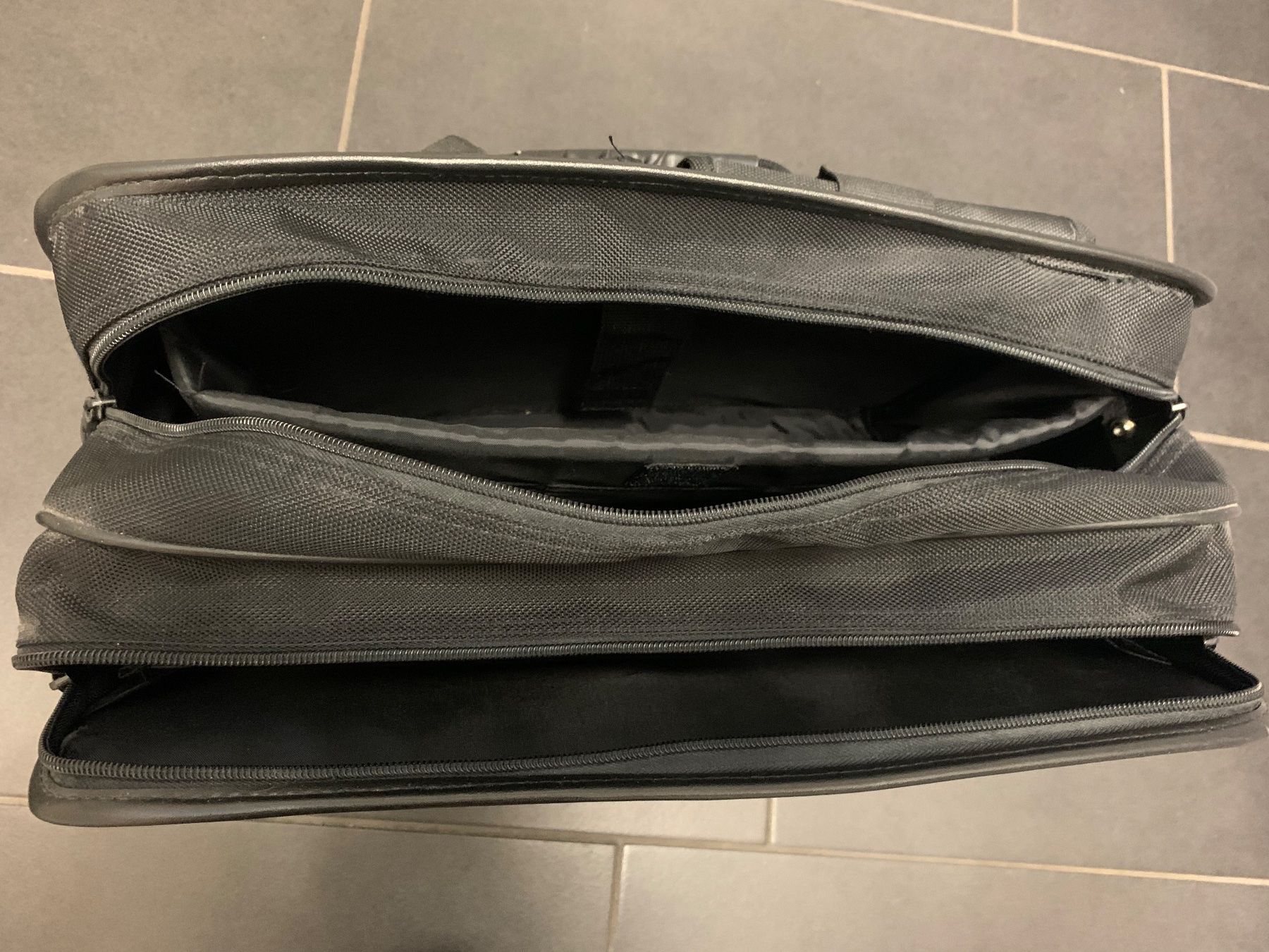 Borse: Monolith Laptoptasche - Top Zustand! – Nuovo (secondo la descrizione) da Uitikon Waldegg venduto da Tinkki 5