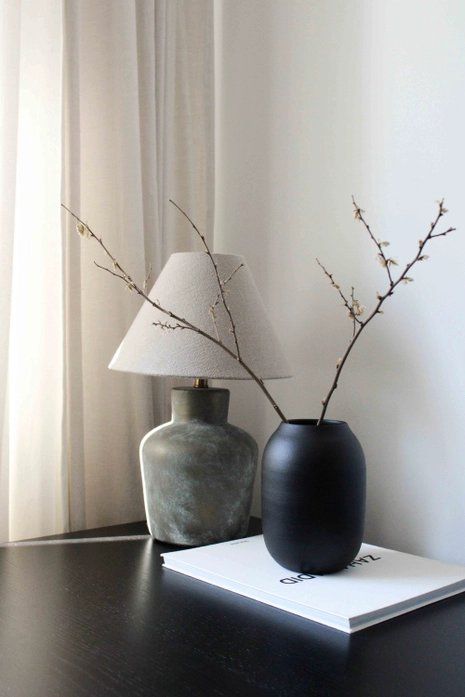 Vasen & Gefässe: Schwarze Vase - Minimalistisches Dekor – Neu und originalverpackt aus Arbon von MaritK