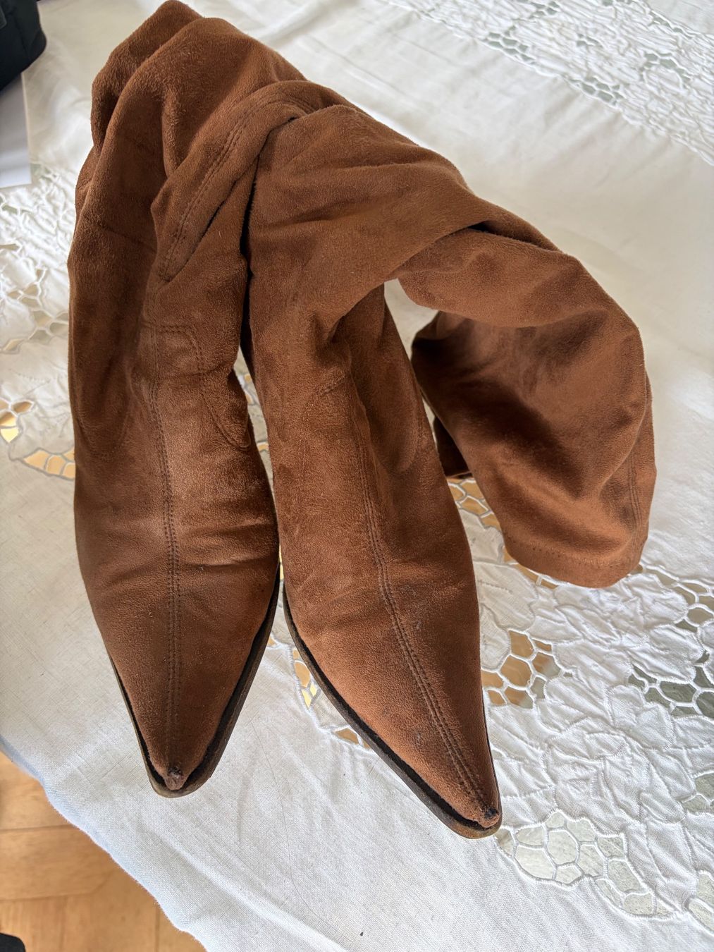 Scarpe da donna: Braune Wildleder Stiefel, Gr. 37 – Usato da Zürich venduto da Siv3 1