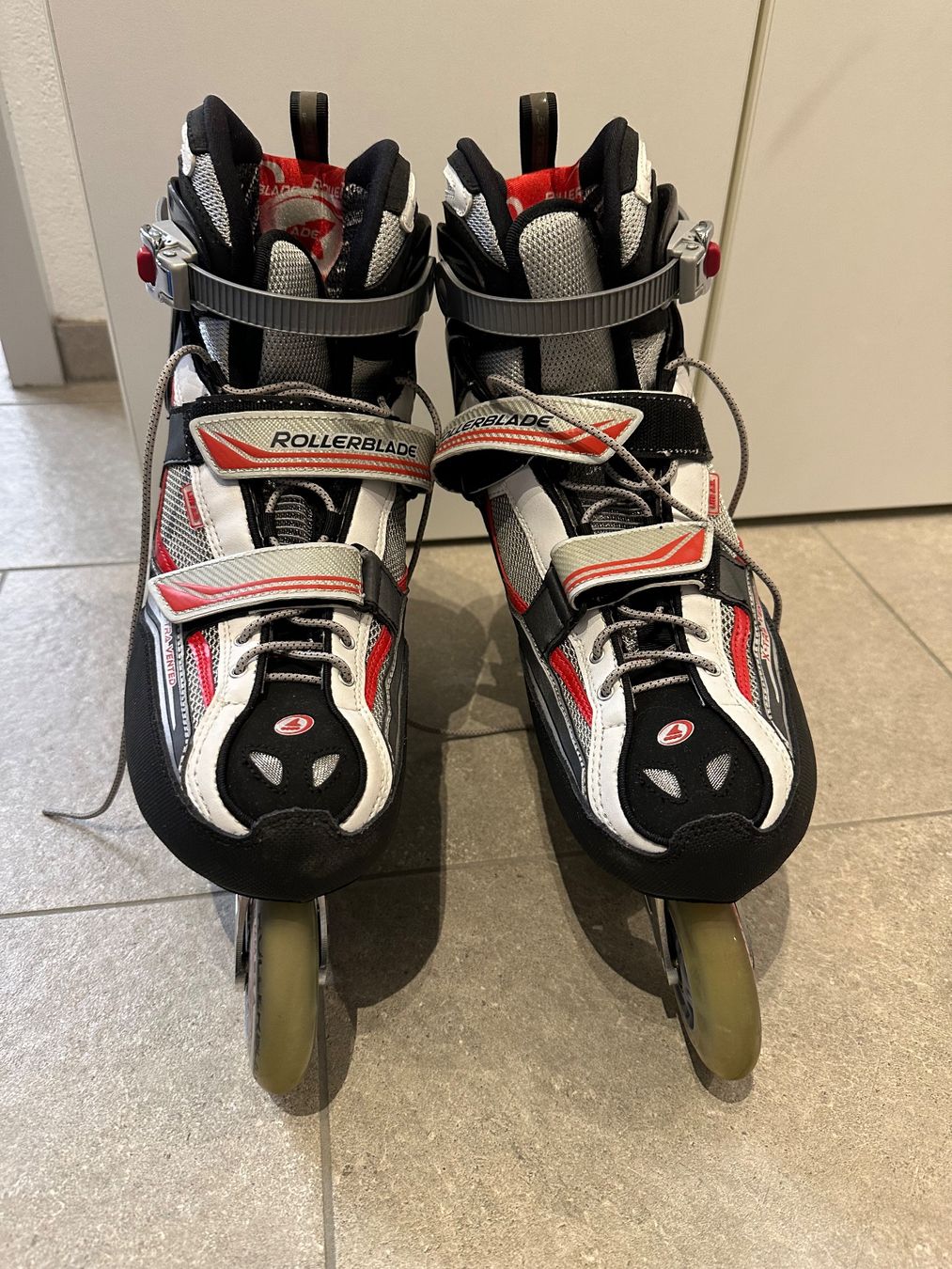 Pattini in linea & Pattini a rotelle: Inline Skates ROLLERBLADE ERWACHSENE – Usato da Ziefen venduto da elika
