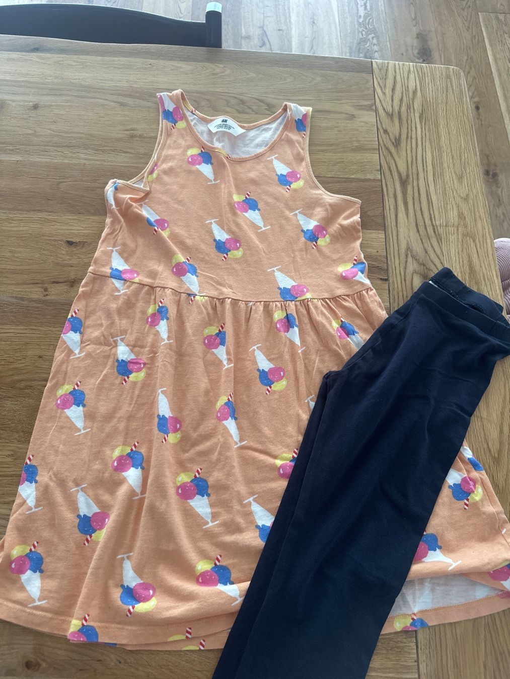 H&M Lotti & Set di vestiti: Kleid Mädchen 130cm und 140 cm – Usato da Rapperswil BE venduto da aro_66tx 3