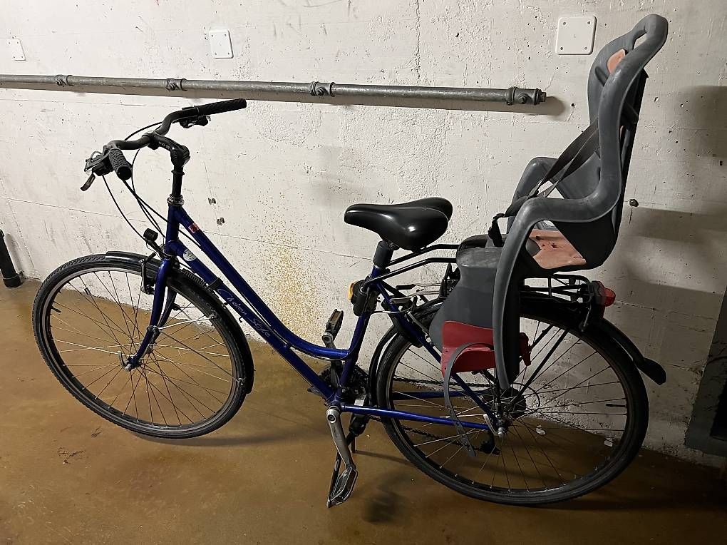 Vélos: Damen Velo mit Kindersitz – Défectueux à Zürich par adr_frw2