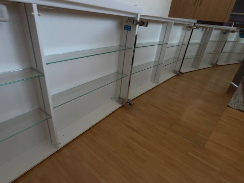 Alterna Armadietti a specchio: Spiegelschrank mit LED-Beleuchtung – Usato da Wettingen venduto da mjs_wcm5 2