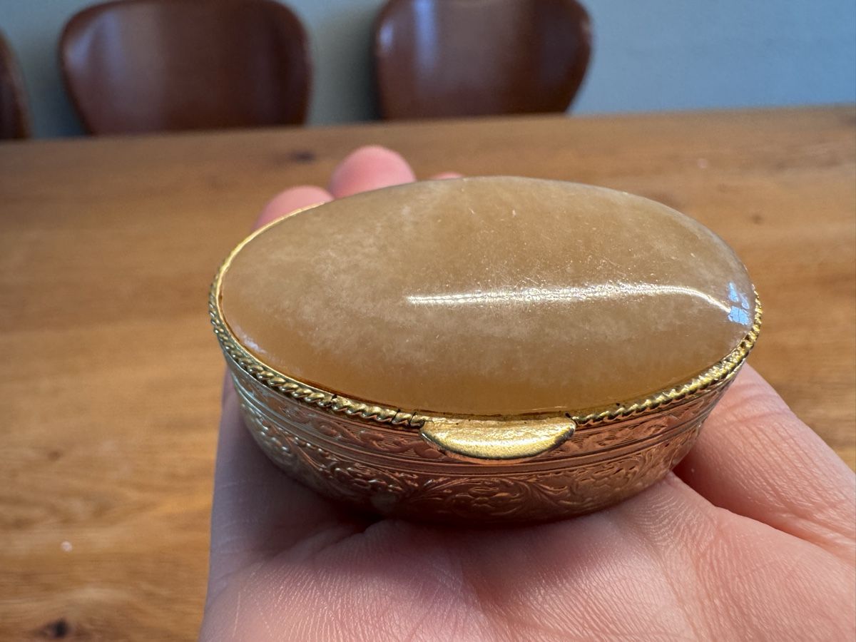 Spardosen: Vintage Schmuckdose Pillendose mit Onyx – Gebraucht aus Niederbüren von Oetschli