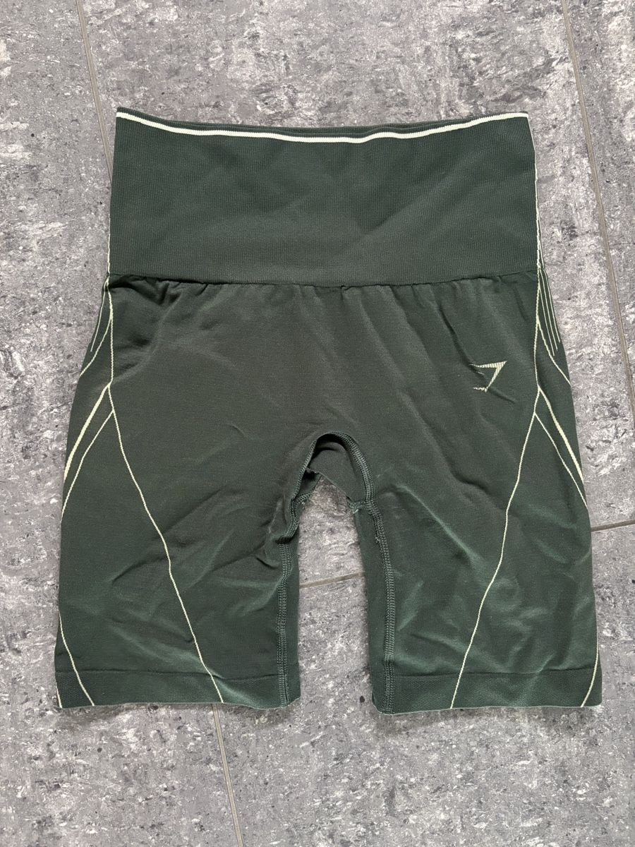 Gymshark Leggings: Gymshark Shorts, Size S – Gebraucht aus Buchrain von akj48