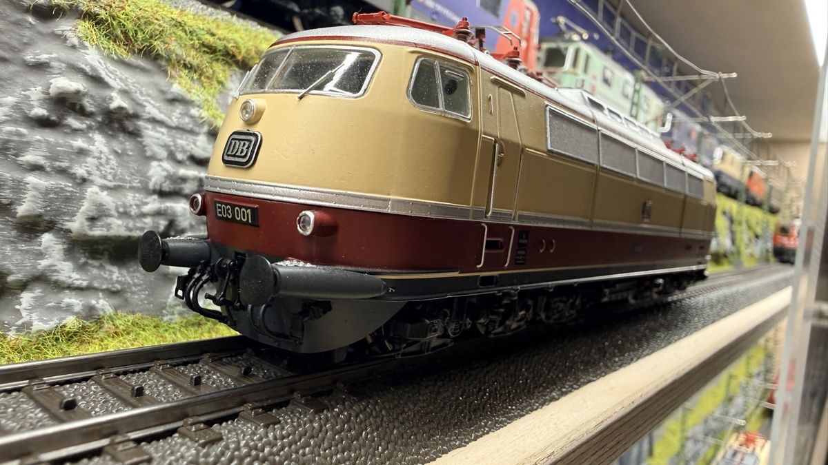 Esu Modellini di ferrovie: Baureihe E 03 001 ESU 31170 – Usato da Caslano venduto da John1067 2