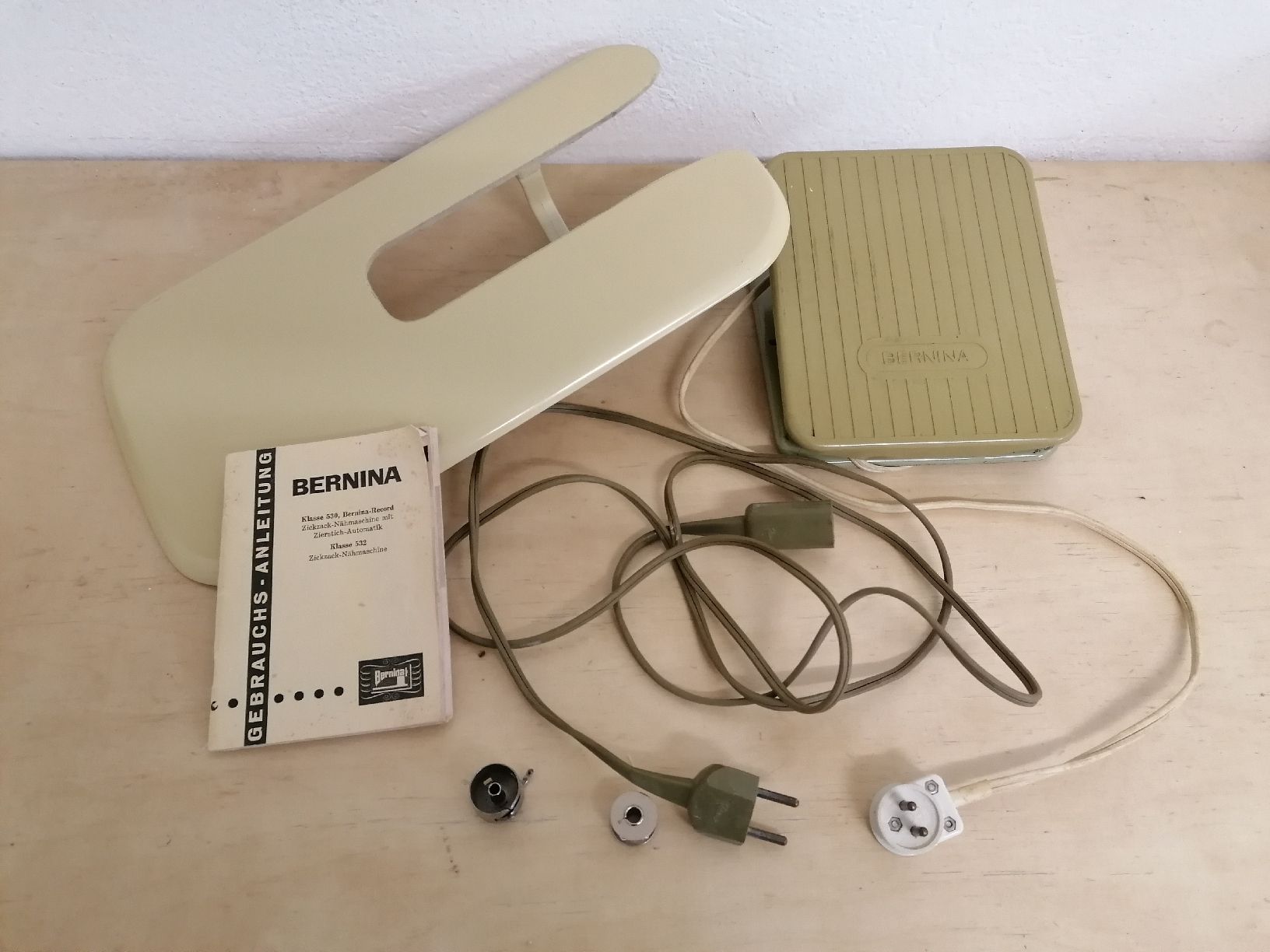 Bernina Macchine da cucire: Bernina Record Nähmaschine Typ 530-2 – Difettoso da Zürich venduto da Kassandra2 6