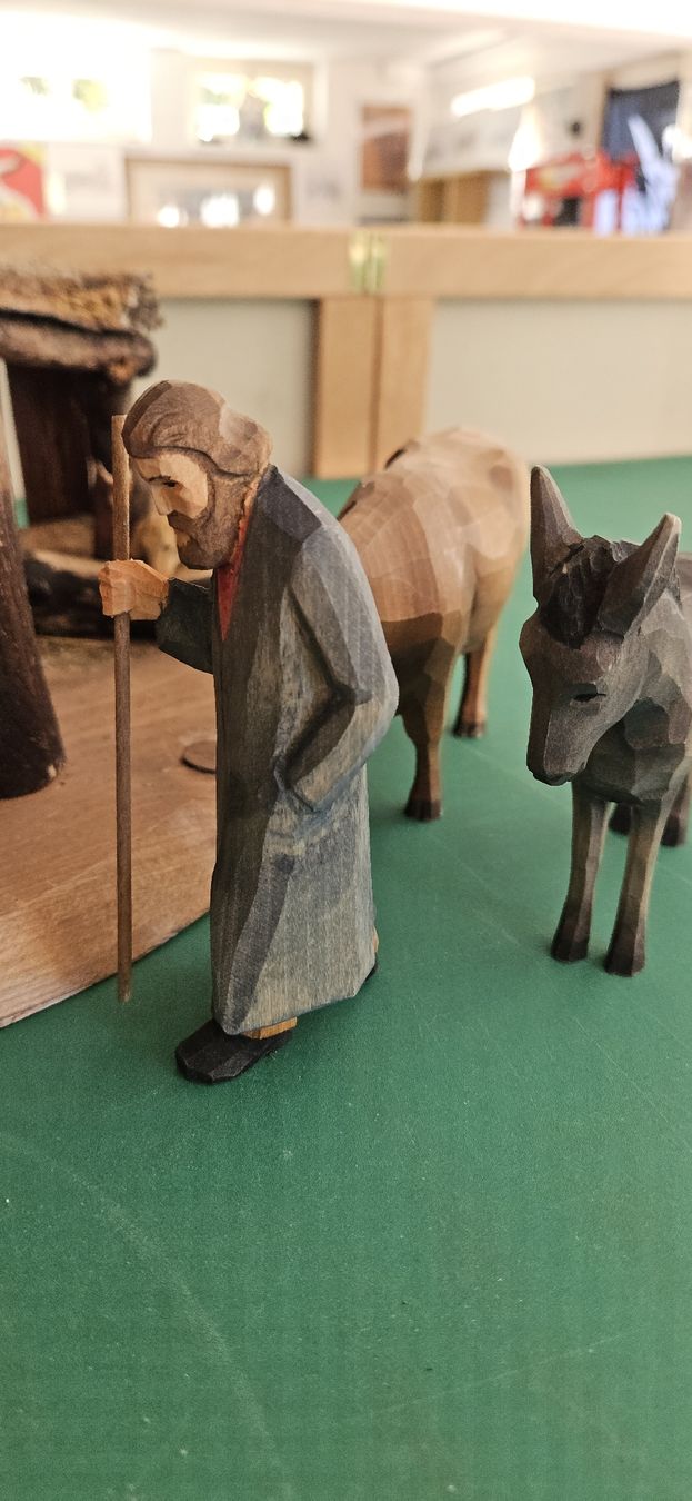 Statuette: Weihnachtskrippe Krippenfiguren Brienzer Holzbildhauerei AG – Usato da Nürensdorf venduto da salibeer 5