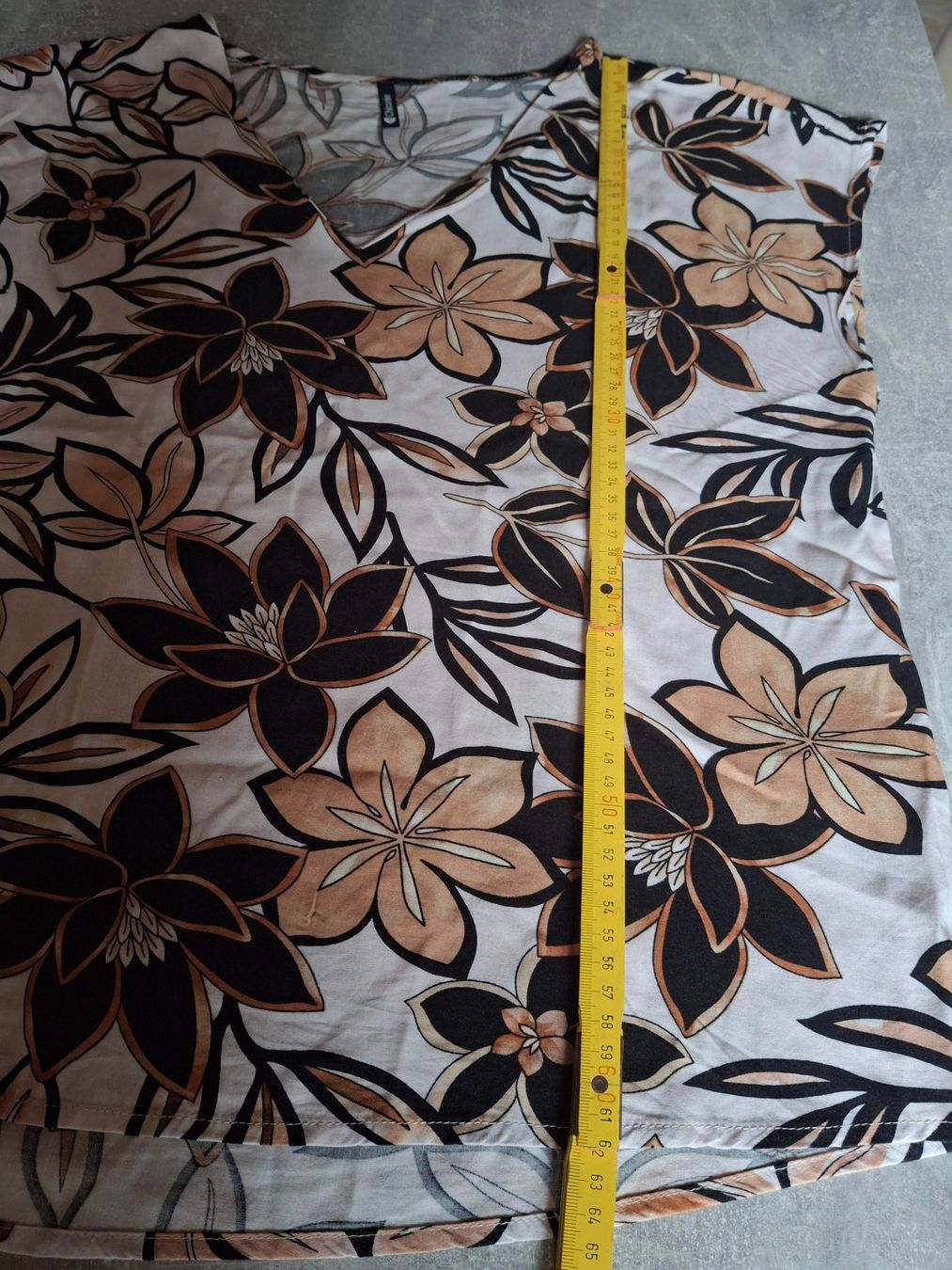 Top: Haut taille S-M marque Chicorée col en V – Usato da Villiers venduto da san_jn5w 5
