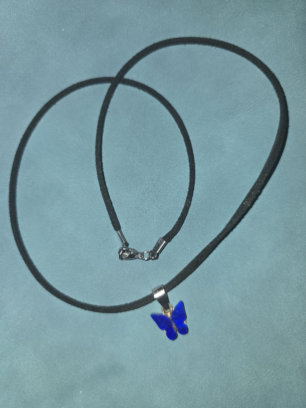 Catenine: Blaue Perlmutt Schmetterling Halskette. Handmade! – Nuovo (secondo la descrizione) da Oberrohrdorf venduto da sbo_pq9x