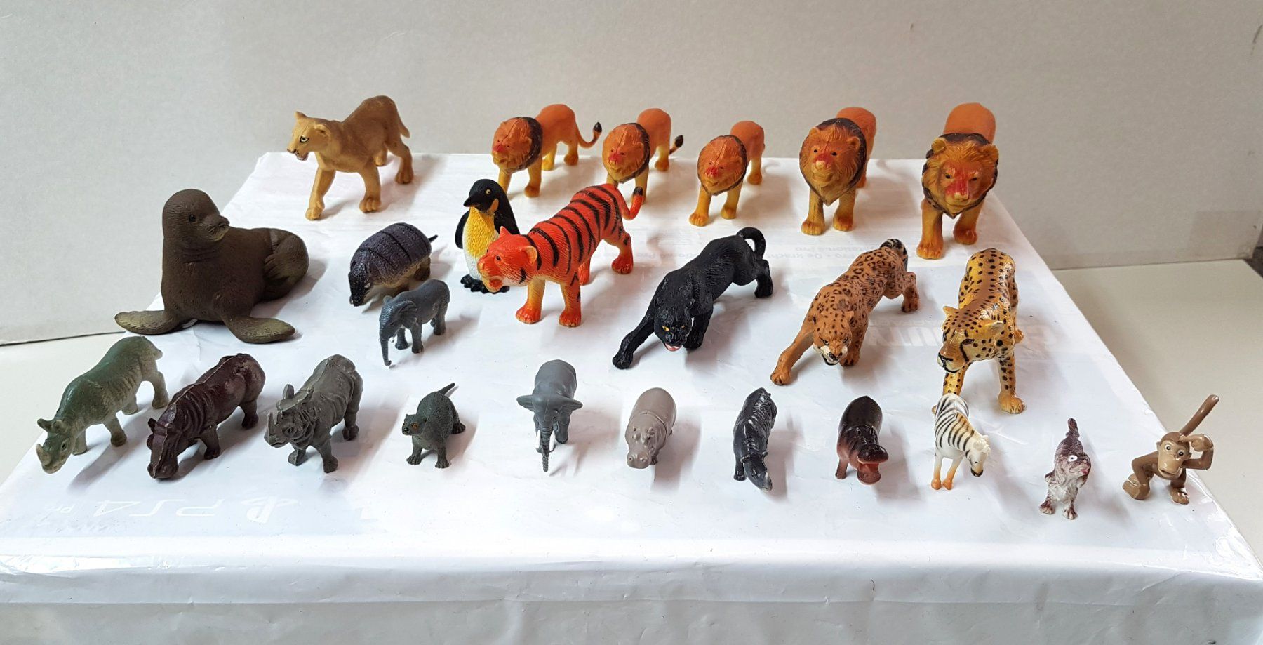 Statuette: 😎 25 Diverse Tier Figuren – Usato da Schüpfheim venduto da Games_Spielkonsolen 1