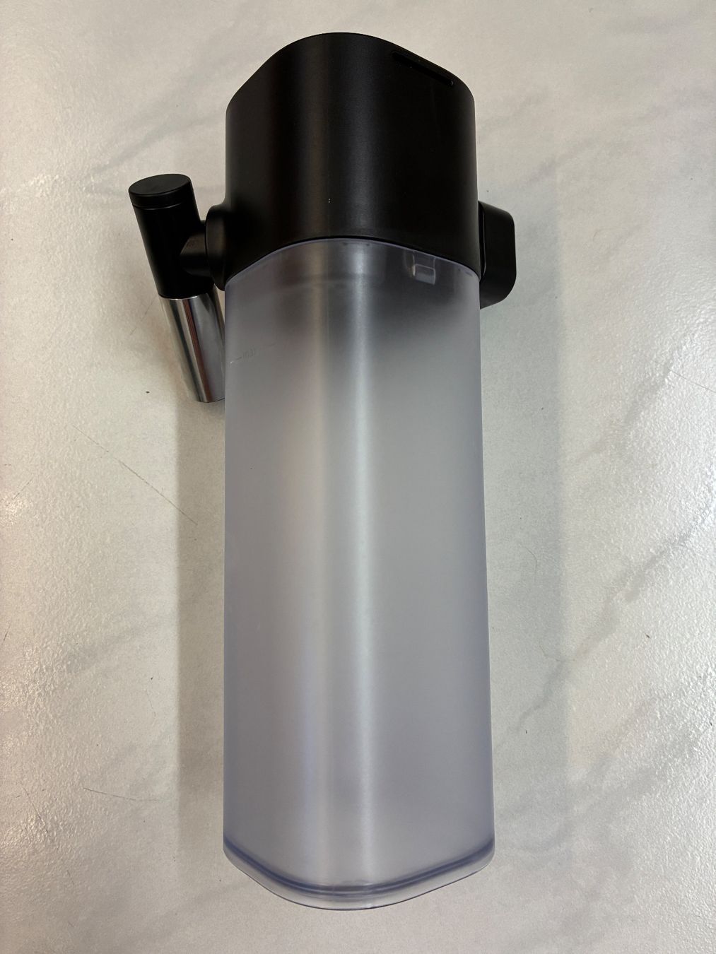 Nespresso Macchine per caffè & Macchine per espresso: Nespresso / DeLonghi Gran Latissima Milchbehälter/Schäumer – Usato da Binningen venduto da anita2000 1