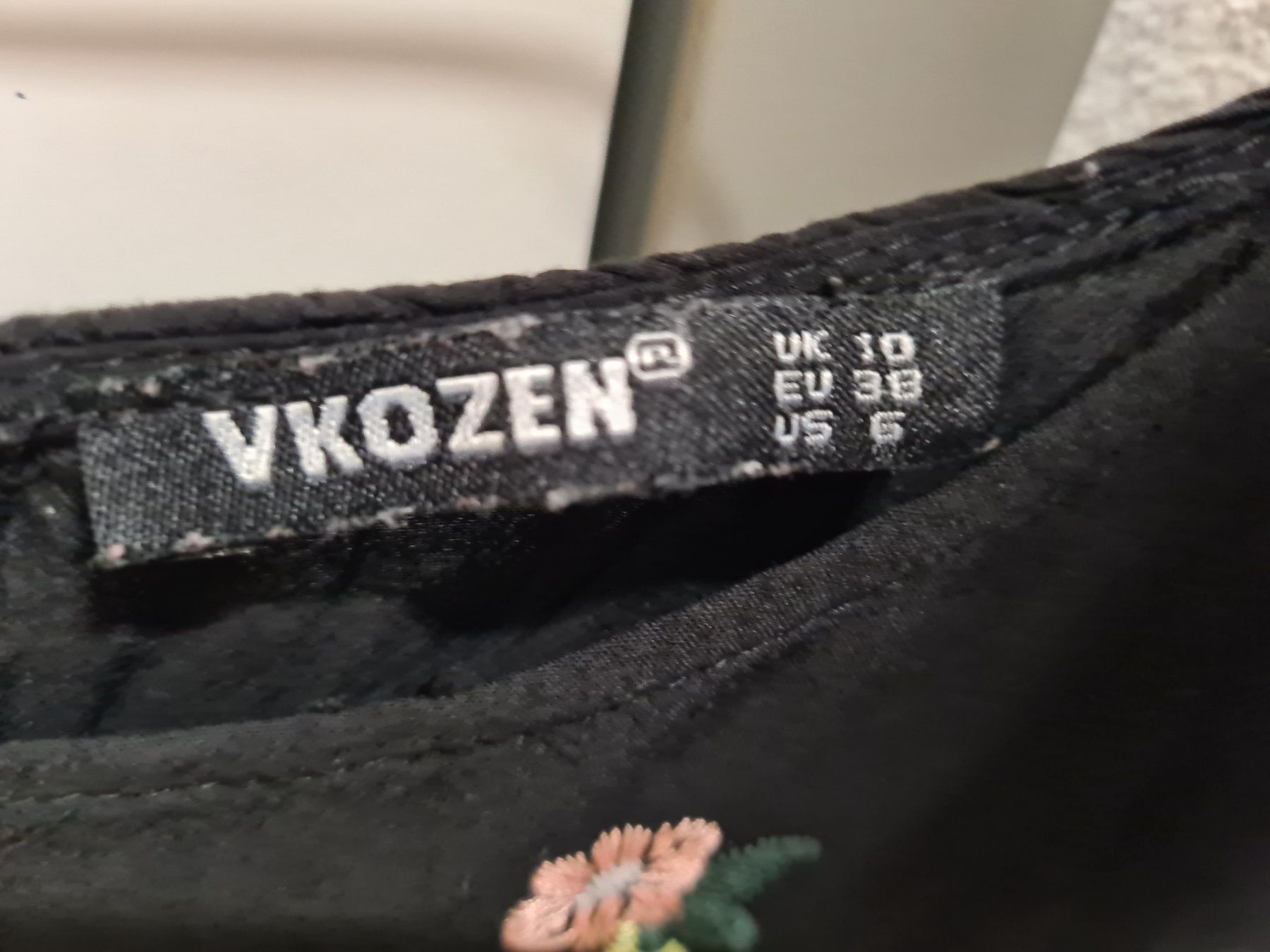 Blusen: Leichte Bluse mit Blumenstickerei, 38 – Gebraucht aus Amriswil von used2use 2