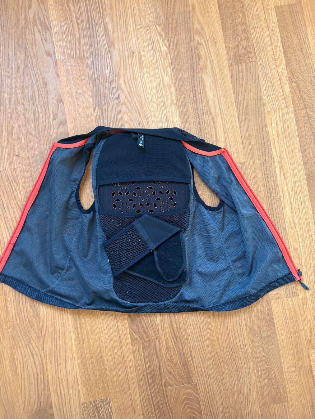Protezioni & Imbottiture: Scott Rueckenprotektor AirFlex Junior Grösse S gebraucht – Usato da Riehen venduto da pri_2hxx 3