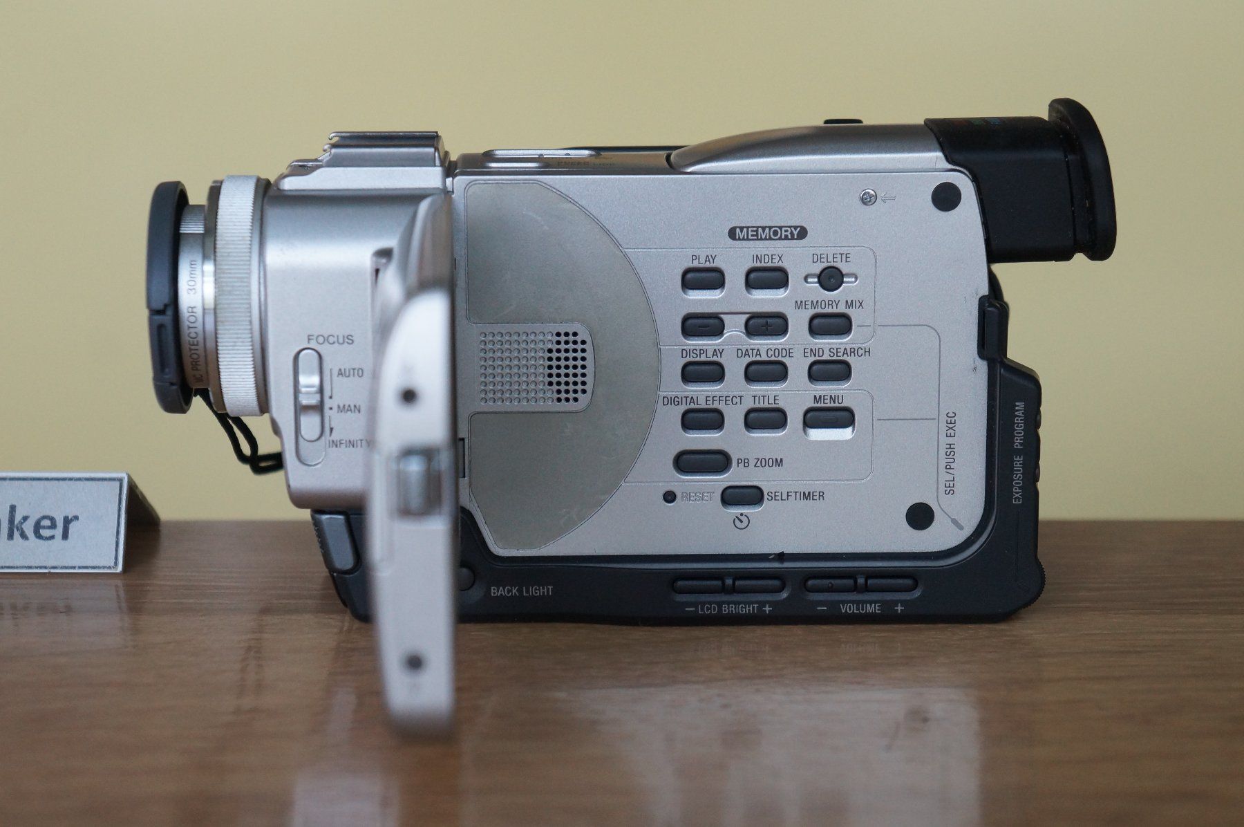 Sony Videocamere: Sony TRV11E ... MiniDV Camcorder ... funktioniert – Usato da St.Gallen venduto da My_tinker 4