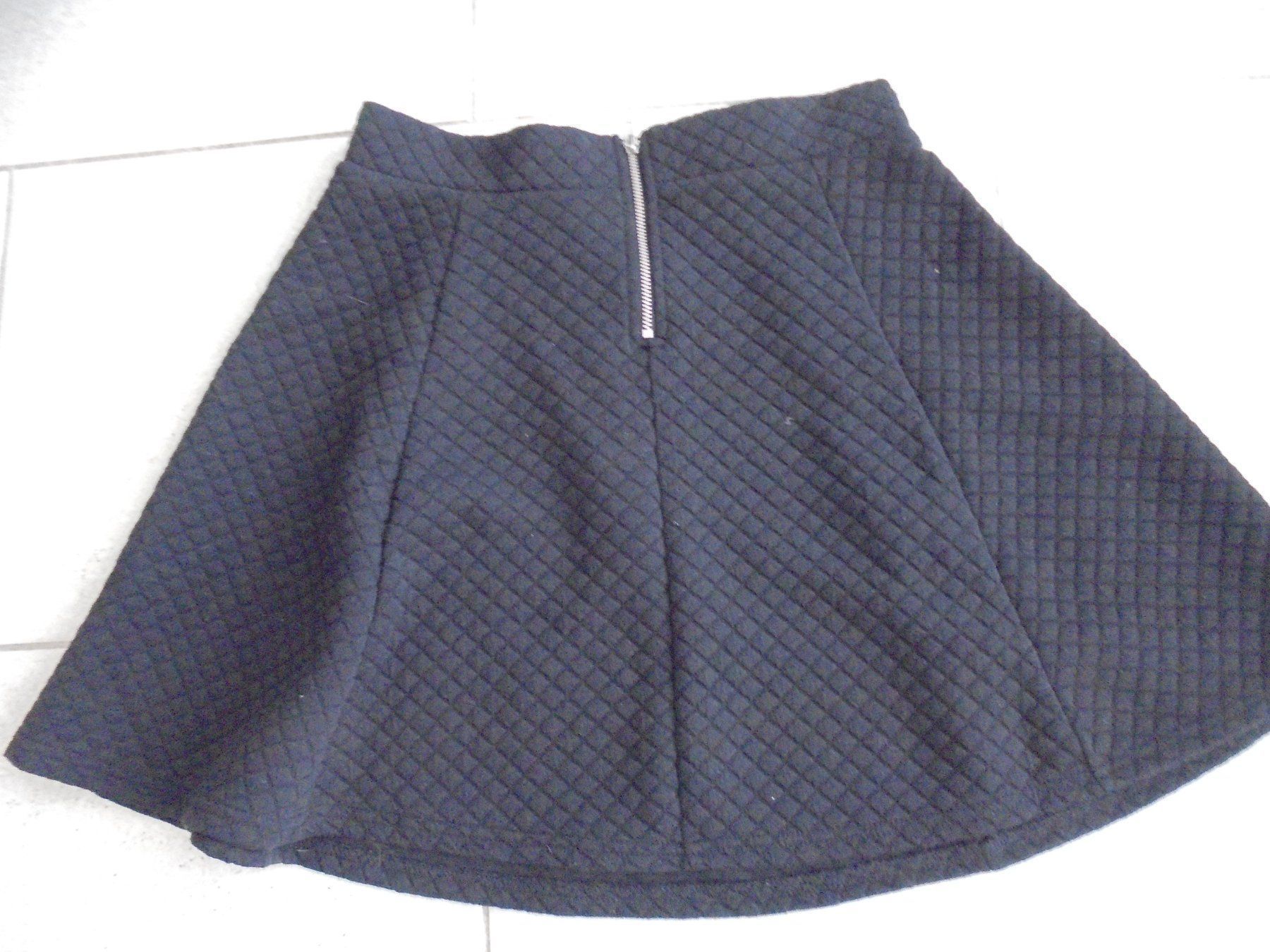 H&M Jupes: ROCK H&M GR.S – D'occasion à Rotkreuz par sab_q2c2 2
