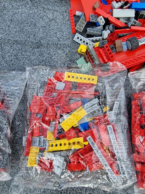 Lego Scuderia Ferrari Truck 8654 6