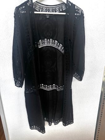 SCHWARZE SPITZEN-KIMONO-JACKE