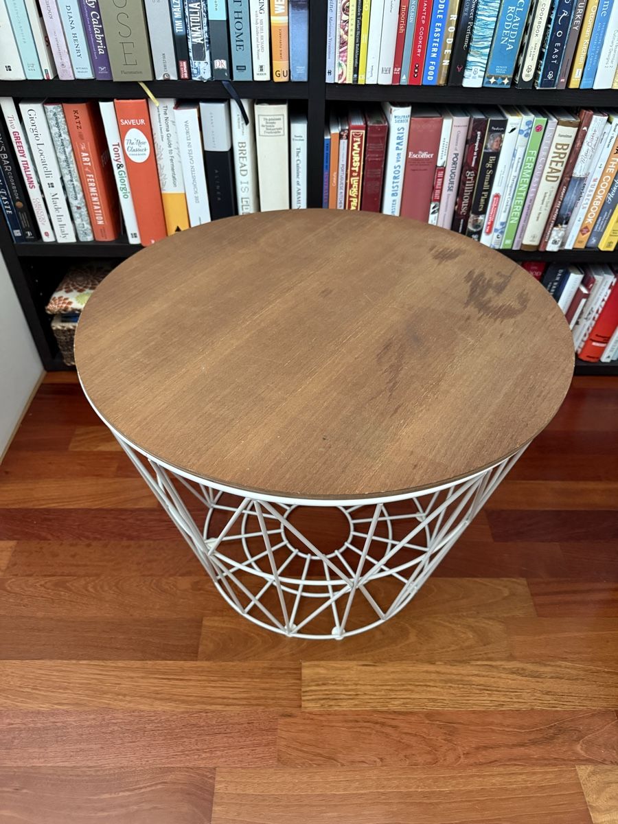 Tavoli: Ferm Living Wire Basket Table with Lid – Usato da Wädenswil venduto da gdcb 1