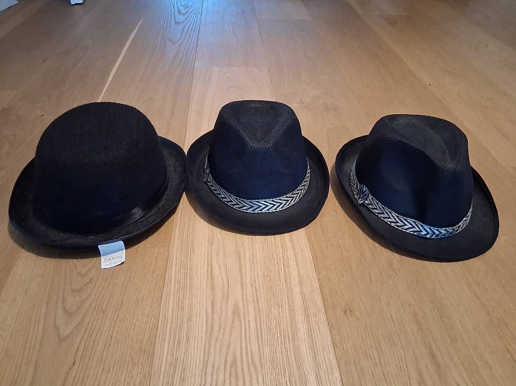 Copricapi, berretti & cappellini: 3 chapeaux halloween – Usato da Corcelles-le-Jorat venduto da anggelaz