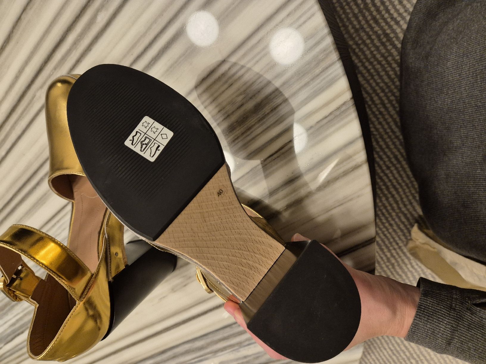 Marni Scarpe da donna: Marni Gold Leather Clogs, EU 40 – Nuovo (secondo la descrizione) da Freienbach venduto da cri_9kly 2
