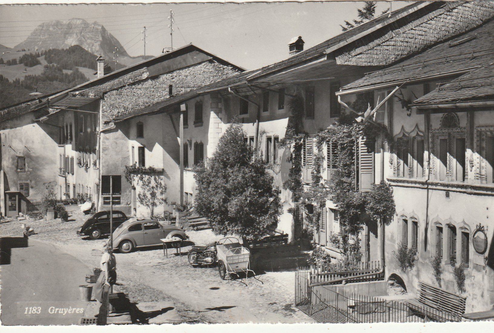 Cartoline postali: Gruyeres Strasse mit Autos – Usato da Rorschacherberg venduto da fratovi2