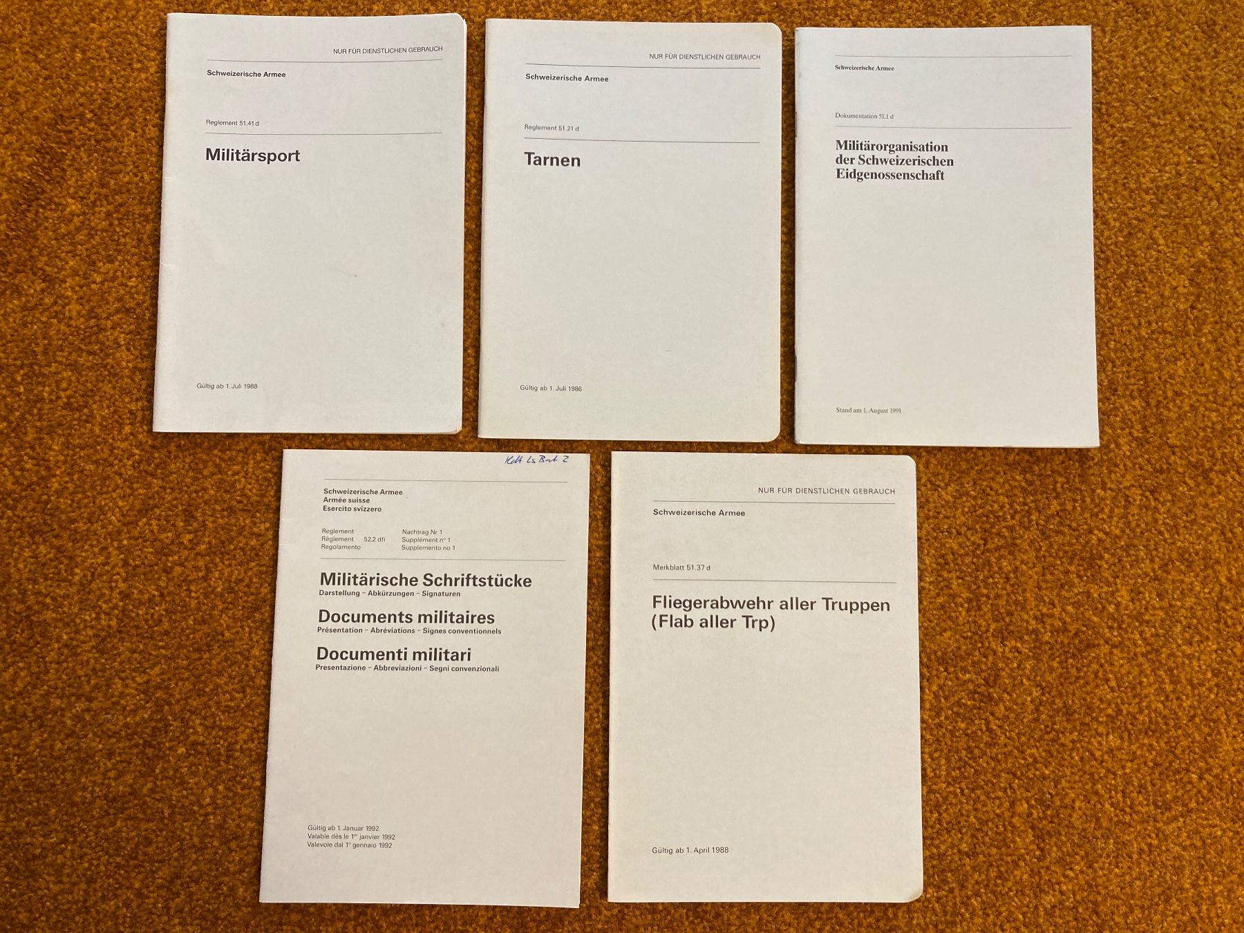 Libri: 5 Reglemente der Schweizer Armee – Usato da Brütten venduto da Hst1