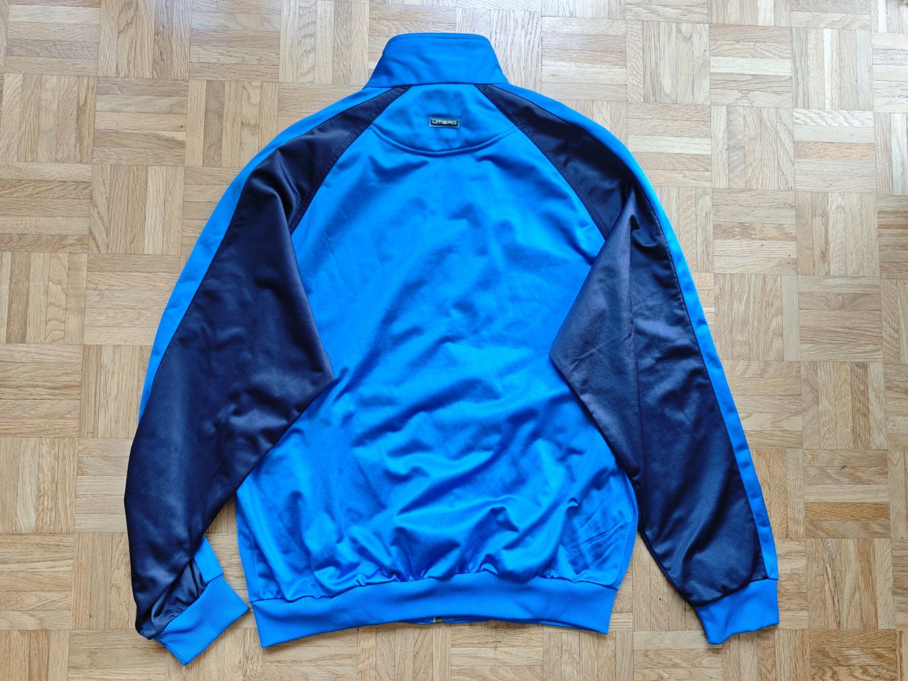 Umbro Giacche: Vintage Umbro Trainingsjacke track jacket Y2K – Usato da Liebefeld venduto da manyawoods 1