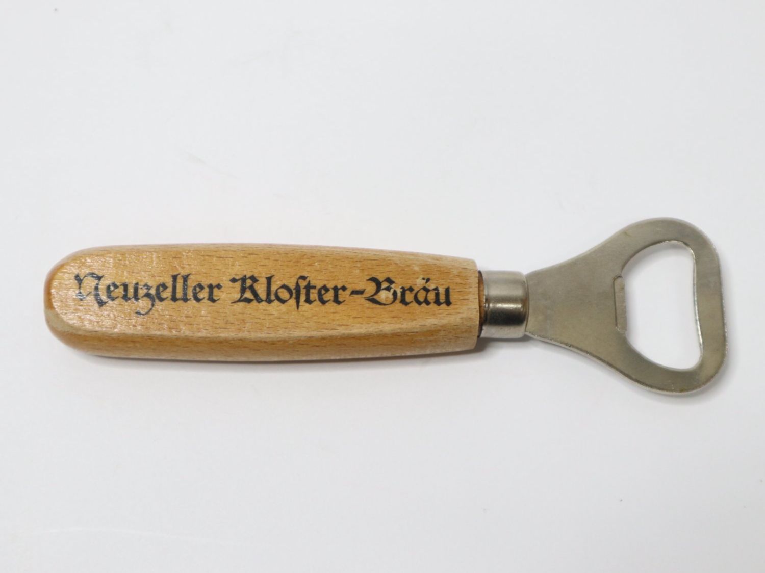 Flaschenöffner & -verschlüsse: Antiker Flaschenöffner Neuzeller Klosterbräu – Gebraucht aus Eschenbach SG von Astalavista