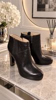 Damen Guess Stiefeletten schwarz mit Absatz.