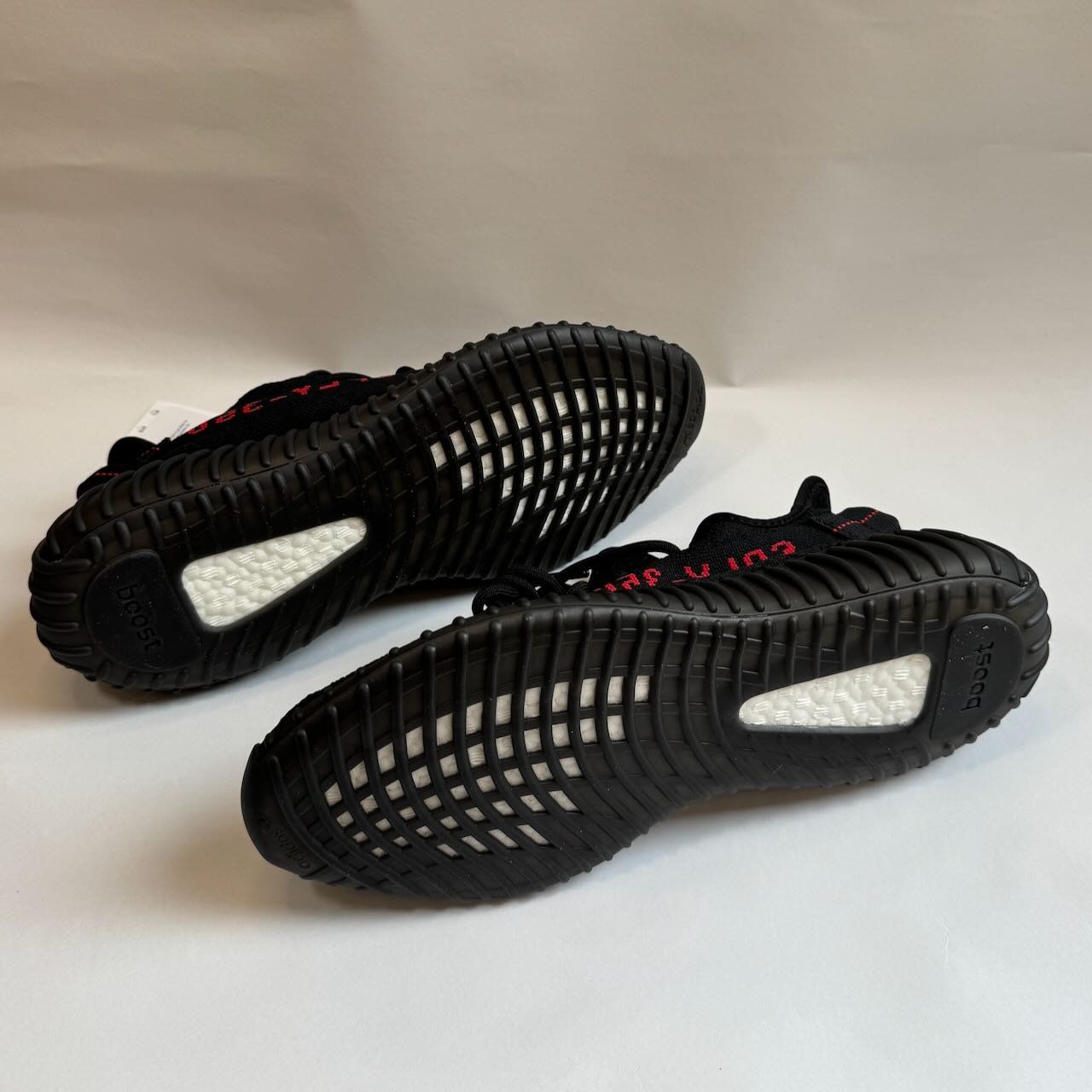 Adidas Herrenschuhe: Adidas YEEZY BOOST 350 V2 CP9652 Gr.9 1/2 – Neu und originalverpackt aus Bern von Pneu333 2